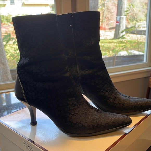 COACH "C"  LOGO WOMEN BOOTIES Size 7 1/2 - Picture 2 of 12